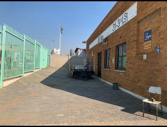 1,956M² WAREHOUSE TO LET IN WYNBERG