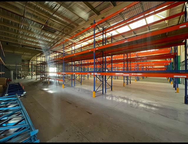 11,924M² WAREHOUSE TO LET IN HALFWAY HOUSE