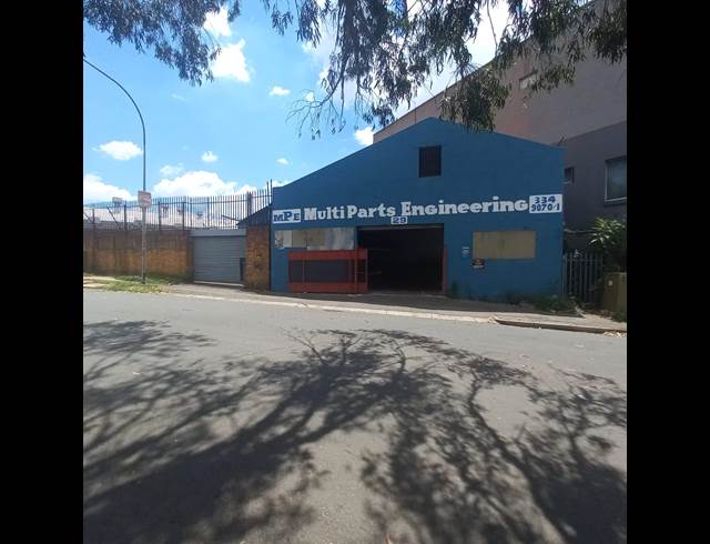 280M² WAREHOUSE TO LET IN CITY & SUBURBAN