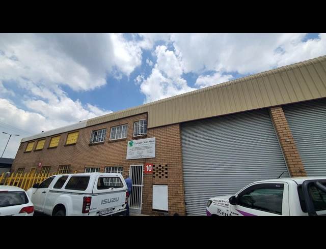 140M² WAREHOUSE TO LET IN JET PARK