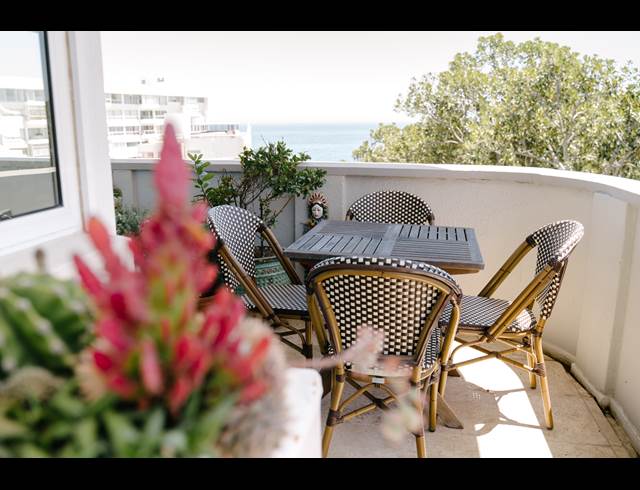 3 BEDROOM APARTMENT TO LET IN SEA POINT