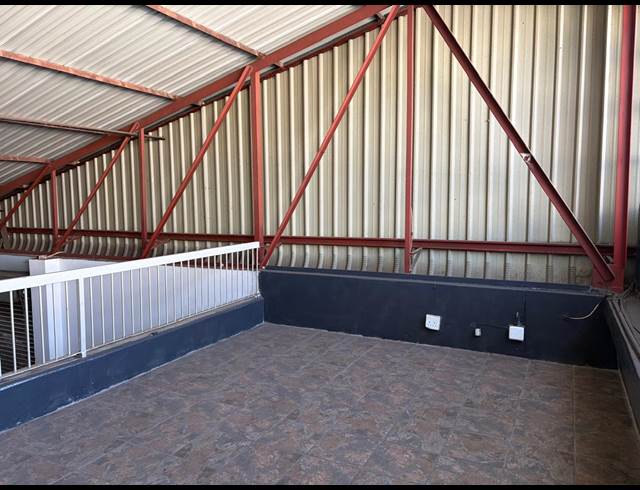 172M² WAREHOUSE TO LET IN STEELEDALE