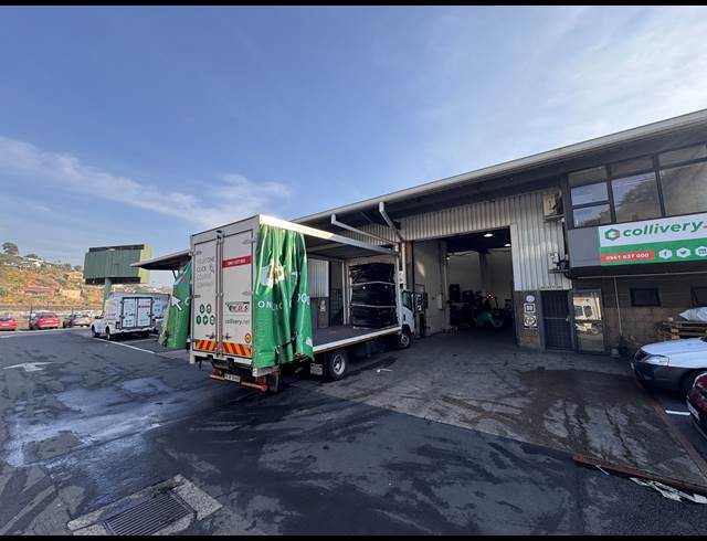 552M² WAREHOUSE TO LET IN RED HILL