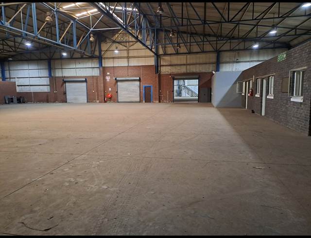 2,280M² WAREHOUSE TO LET IN POMONA