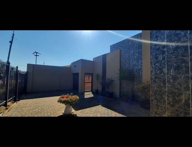 65M² OFFICE TO LET IN LAUDIUM
