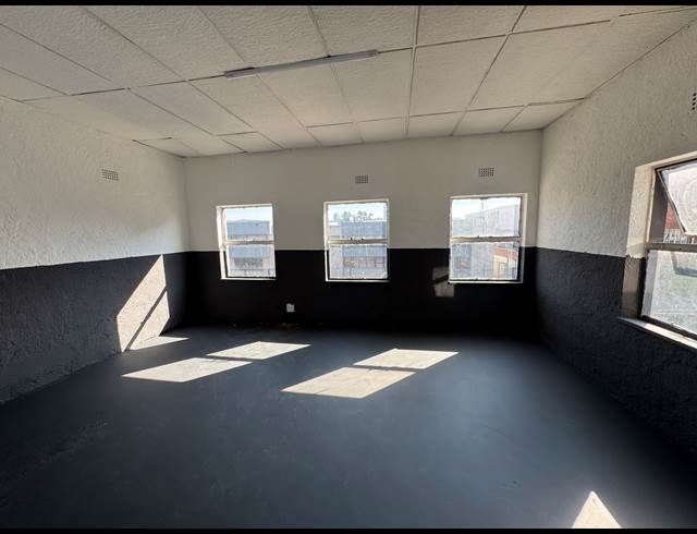 377M² WAREHOUSE TO LET IN WYNBERG