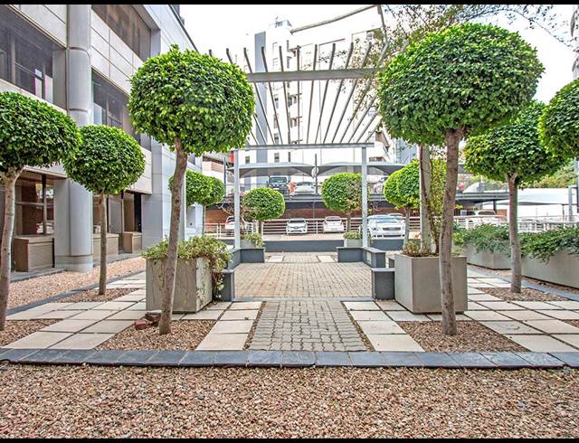 10,000M² OFFICE TO LET IN SANDOWN