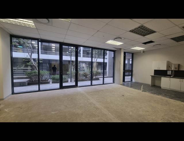 236M² OFFICE TO LET IN WOODSTOCK