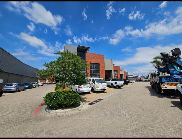 519M² WAREHOUSE TO LET IN STIKLAND INDUSTRIAL