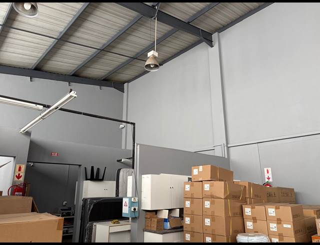 400M² WAREHOUSE TO LET IN RACEVIEW