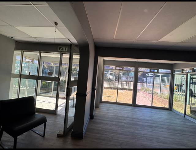 952M² OFFICE TO LET IN WYNBERG