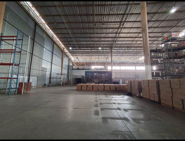 8,558M² WAREHOUSE TO LET IN DENVER