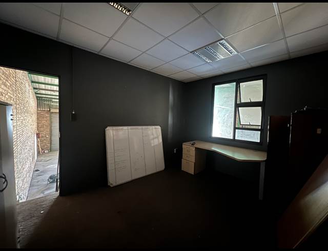 306M² WAREHOUSE TO LET IN HENNOPSPARK INDUSTRIAL