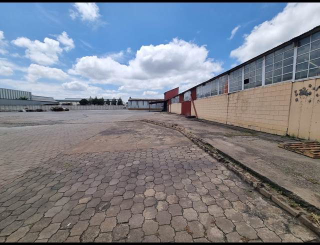 4,000M² WAREHOUSE TO LET IN VULCANIA
