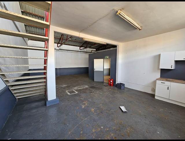 154M² WAREHOUSE TO LET IN STEELEDALE