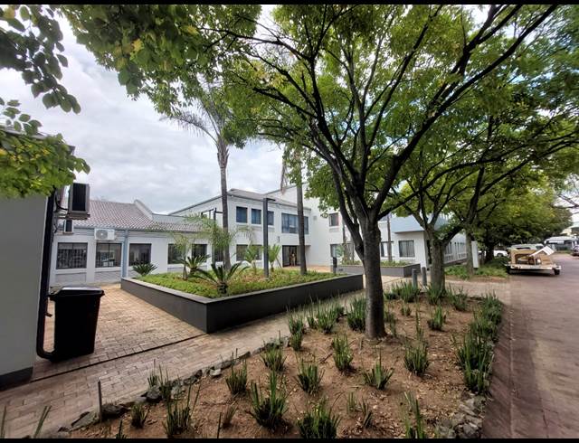 252M² OFFICE TO LET IN BRYANSTON