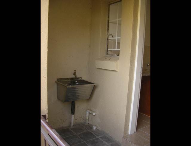 2 bed property to rent in ELSPARK