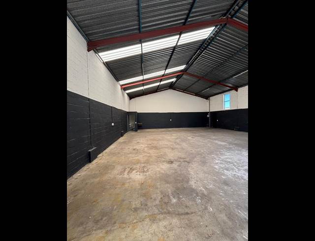 192M² WAREHOUSE TO LET IN PEERLESS PARK