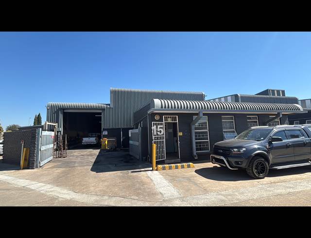 608M² WAREHOUSE TO LET IN JET PARK