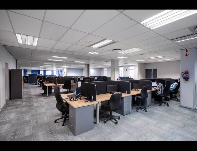 5,571M² OFFICE TO LET IN HYDE PARK