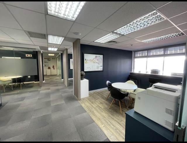 277M² OFFICE TO LET IN WATERFRONT