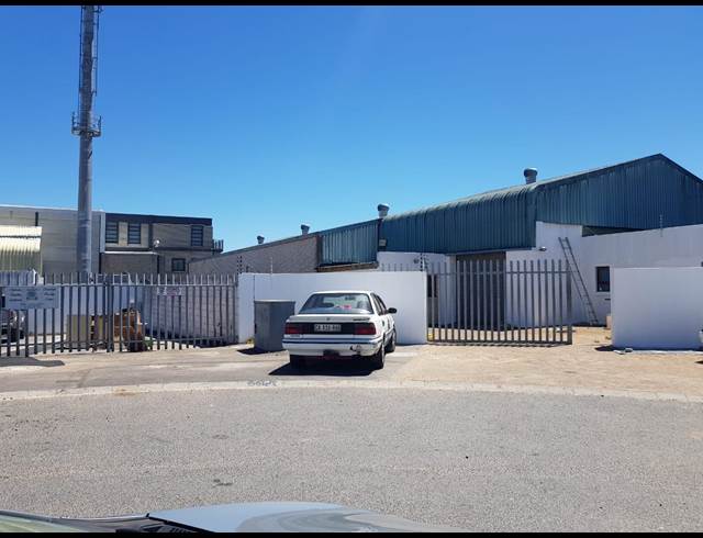 219M² BUILDING RENTED IN SAXENBURG PARK 1