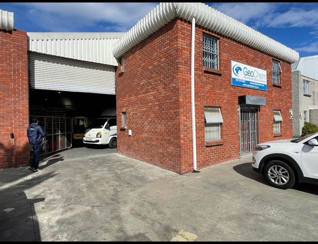428M² WAREHOUSE RENTED IN STIKLAND INDUSTRIAL