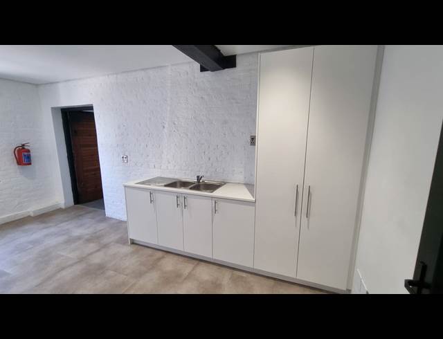 307M² OFFICE TO LET IN WOODSTOCK