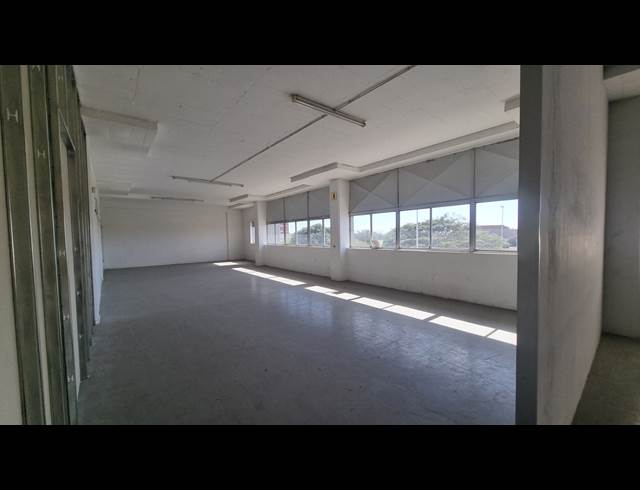 850M² WAREHOUSE TO LET IN SALT RIVER