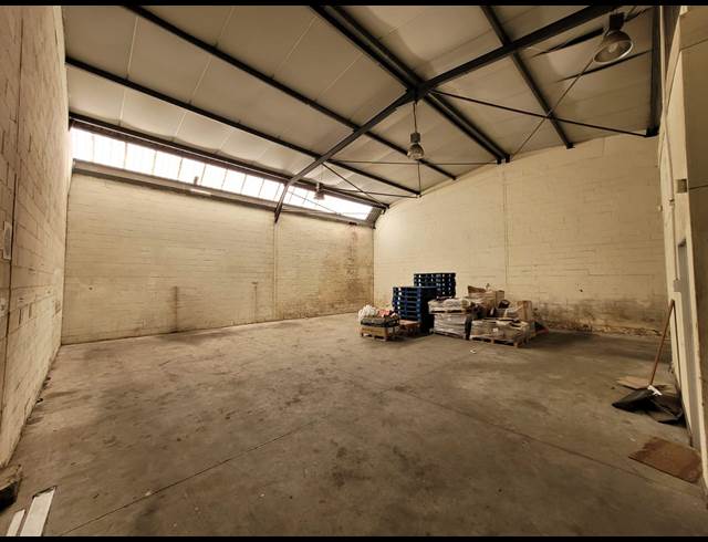 240M² WAREHOUSE RENTED IN KILLARNEY GARDENS