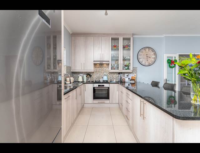 3 BEDROOM FREESTANDING TO LET IN SUNNINGDALE