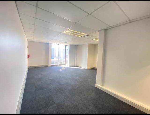 302M² WAREHOUSE TO LET IN STIKLAND INDUSTRIAL