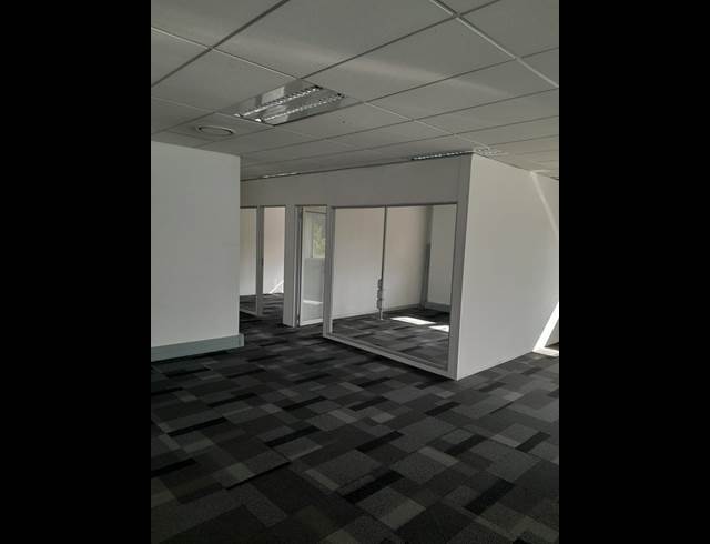 147M² OFFICE TO LET IN LAKEFIELD