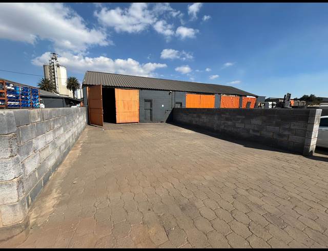 149M² WORKSHOP TO LET IN VULCANIA