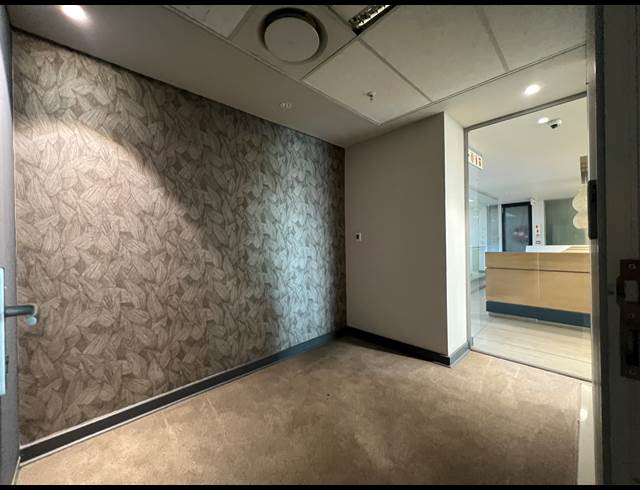 120.90M² OFFICE TO LET IN CENTURION CENTRAL