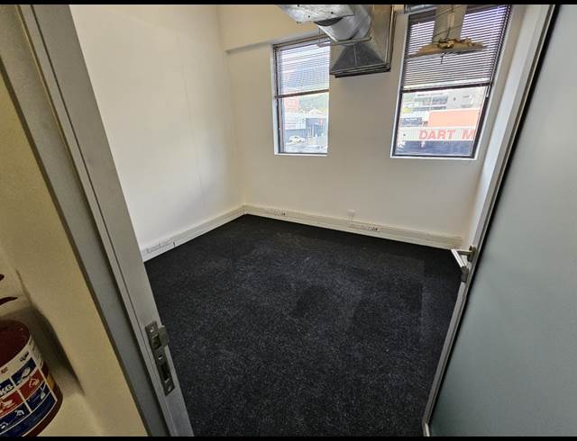 1,001M² OFFICE TO LET IN WOODSTOCK