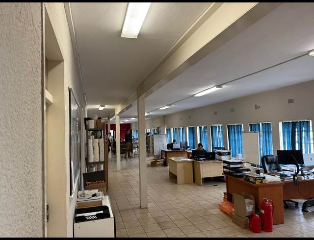 2,698M² WAREHOUSE TO LET IN ANDERBOLT