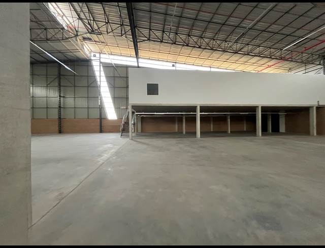 4,631M² WAREHOUSE TO LET IN AIRPORT PARK