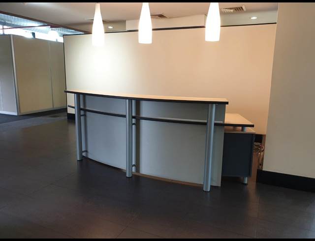 539M² BUILDING TO LET IN TOWN BUSH VALLEY