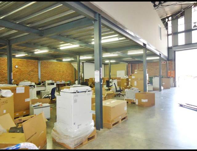 938M² WAREHOUSE TO LET IN MEADOWDALE