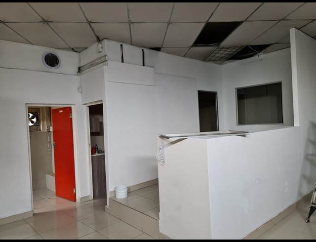 150M² MEDICAL SUITE TO LET IN ROCKFORD
