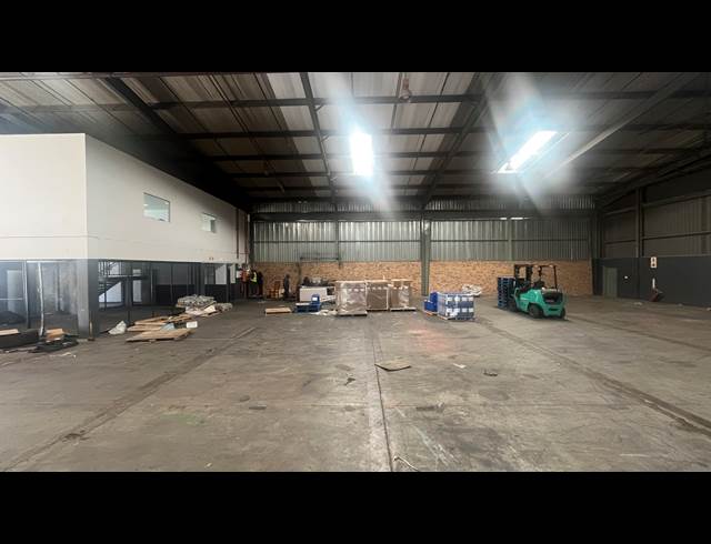 1,008M² WAREHOUSE TO LET IN ISANDO
