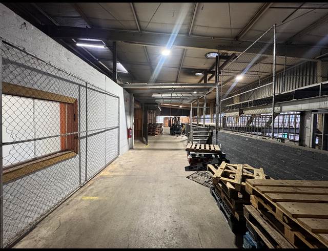 1,322M² WAREHOUSE TO LET IN WYNBERG