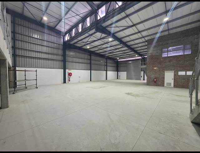 620M² WAREHOUSE TO LET IN FIRGROVE INDUSTRIAL ESTATE