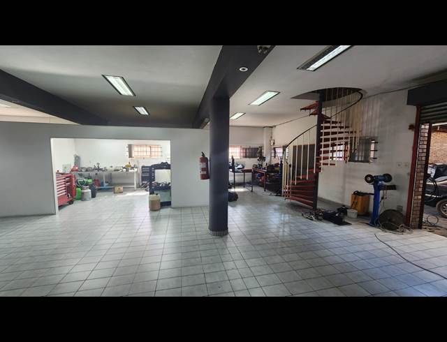 620M² WAREHOUSE TO LET IN CAPITAL PARK