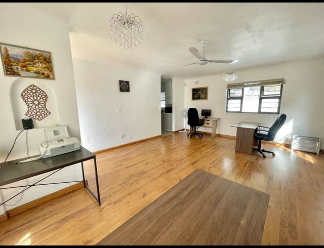 3 bed property to rent in RONDEBOSCH EAST