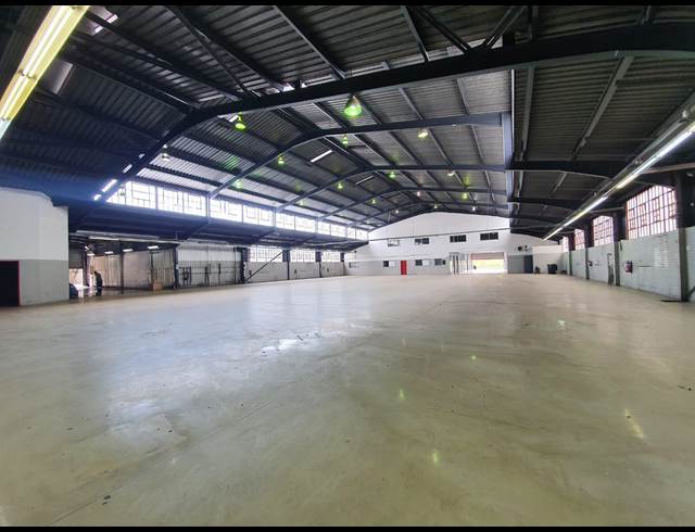 754M² WAREHOUSE TO LET IN CITY & SUBURBAN