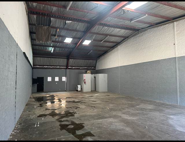 193M² WAREHOUSE TO LET IN CROWN
