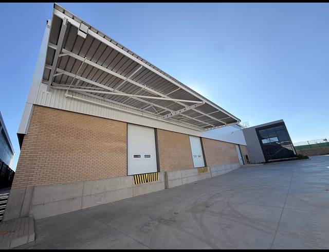 2,208M² WAREHOUSE TO LET IN AIRPORT PARK