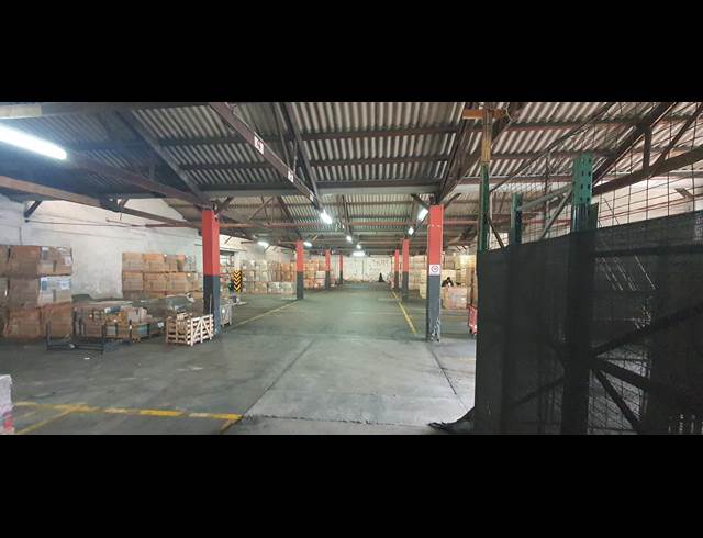 2,105M² INDUSTRIAL YARD TO LET IN PAARDEN EILAND